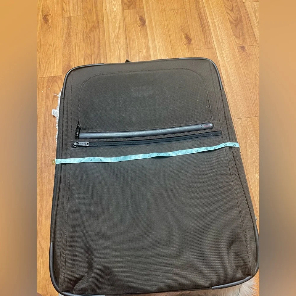 Tumi G4 22904B4 wheeled travel luggage